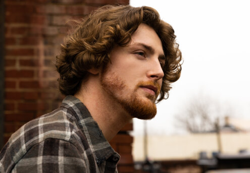 News-Titelbild - Country-Shootingstar: Bailey Zimmerman kündigt Debüt-LP "Religiously. The Album" an