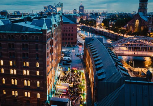News-Titelbild - Warner Music modernisiert Speicherstadt-Gebäude im UNESCO-Weltkulturerbe und feiert Neueröffnung