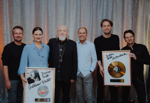 News-Titelbild - Warner Music Central Europe überrascht Joachim Witt mit Platin und Gold