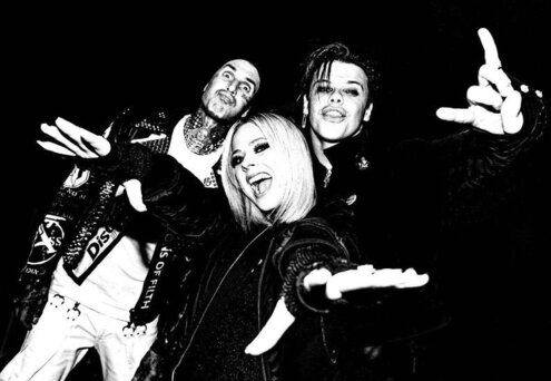 News-Titelbild - Avril Lavigne, YUNGBLUD und Travis Barker bringen "I’m a Mess" zu James Corden