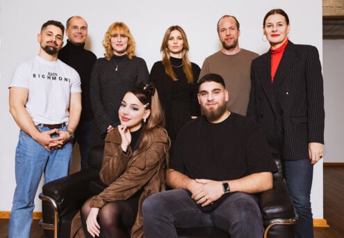 News-Titelbild - Warner Music und AYLIVA verlängern erfolgreiche Zusammenarbeit