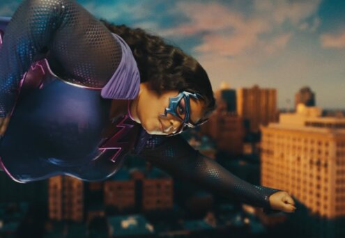 News-Titelbild - Im Musikvideo zu "Special" rettet Lizzo als Superheldin die Stadt