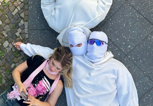 News-Titelbild - DJ s3xtape feiern ihr Warner-Debüt und geben Avril Lavignes "Complicated" ein Techno-Makeover