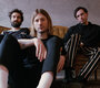 News-Titelbild - "Celebrity Mansions" geht auf Reisen: Dinosaur Pile-Up kommen live nach Deutschland