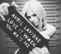 News-Titelbild - Einmal zu oft verliebt: Im Video zu "Love It When You Hate Me" landet Avril Lavigne im Knast