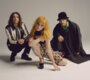 News-Titelbild - Im Video zu "Running Out Of Time" reisen Paramore durch eine surreale Traumwelt und verbeugen sich zugleich vor Vivienne Westwood
