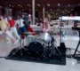 News-Titelbild - Metronomy spielen "16 Beat" am Gepäckband des Pariser Flughafen Charles de Gaulle