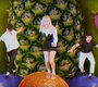 News-Titelbild - Im Musikvideo zu "Caught In the Middle" flüchten Paramore vor Monsterfrüchten