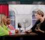 News-Titelbild - Enthüllender Besuch im Tourbus: Seht die neue Folge "Snooze" mit Christopher