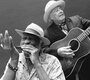 News-Titelbild - Ry Cooder und Taj Mahal pflücken Baumwollballen: Hier die Jam-Session mit "Pick a Bale of Cotton" ansehen