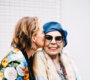 News-Titelbild - Joni Mitchell singt gemeinsam mit Brandi Carlile und Marcus Mumford ihren Klassiker "A Case Of You"