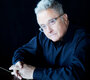 News-Titelbild - Ein gut aufgelegter Randy Newman spielt seinen Quarantäne-Song "Stay Away" bei Stephen Colbert
