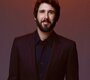News-Titelbild - Beeindruckendes Sinatra-Cover: Josh Groban singt "The World We Knew (Over and Over)" bei Jimmy Fallon