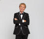 News-Titelbild - Sein erstes Weihnachtsalbum seit fast 20 Jahren: Cliff Richard lädt zu "Christmas With Cliff"
